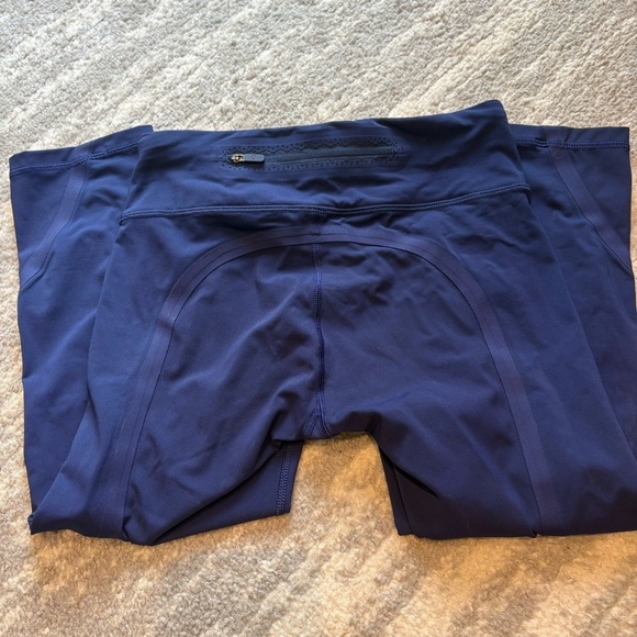 Lululemon Navy Cropped Leggings – High-Rise, Sweat-Wicking Comfort 19” inseam - Picture 2 of 5